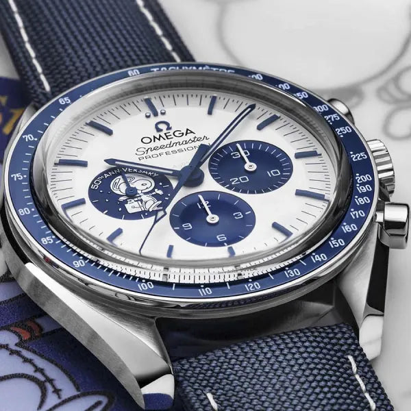 Omega Speedmaster :Argenté et Bracelet en Nylon Bleu